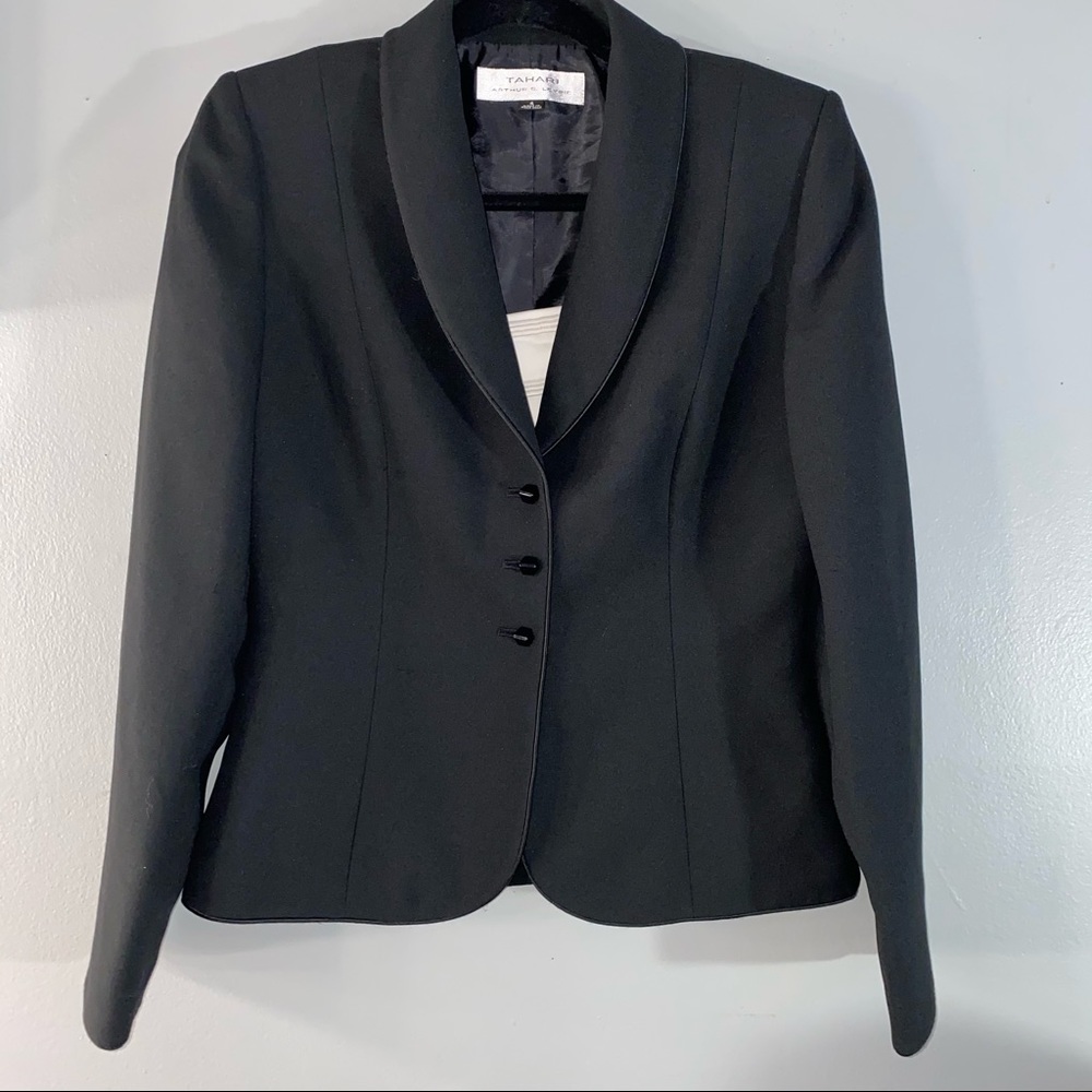 Tahari Arthur S. Levine Black Blazer Size 4